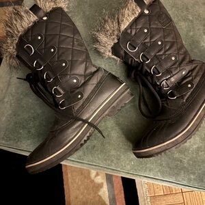 Sorel Black Quilted Winter Boots with Faux Fur
